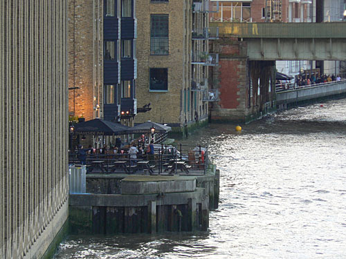 terrasse sur la Tamise.jpg