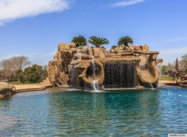 6 Epic Water Slides That Make A Lavish Swimming Pool Even ...