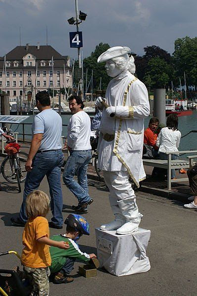 Amazing statues come alive (15 photos)