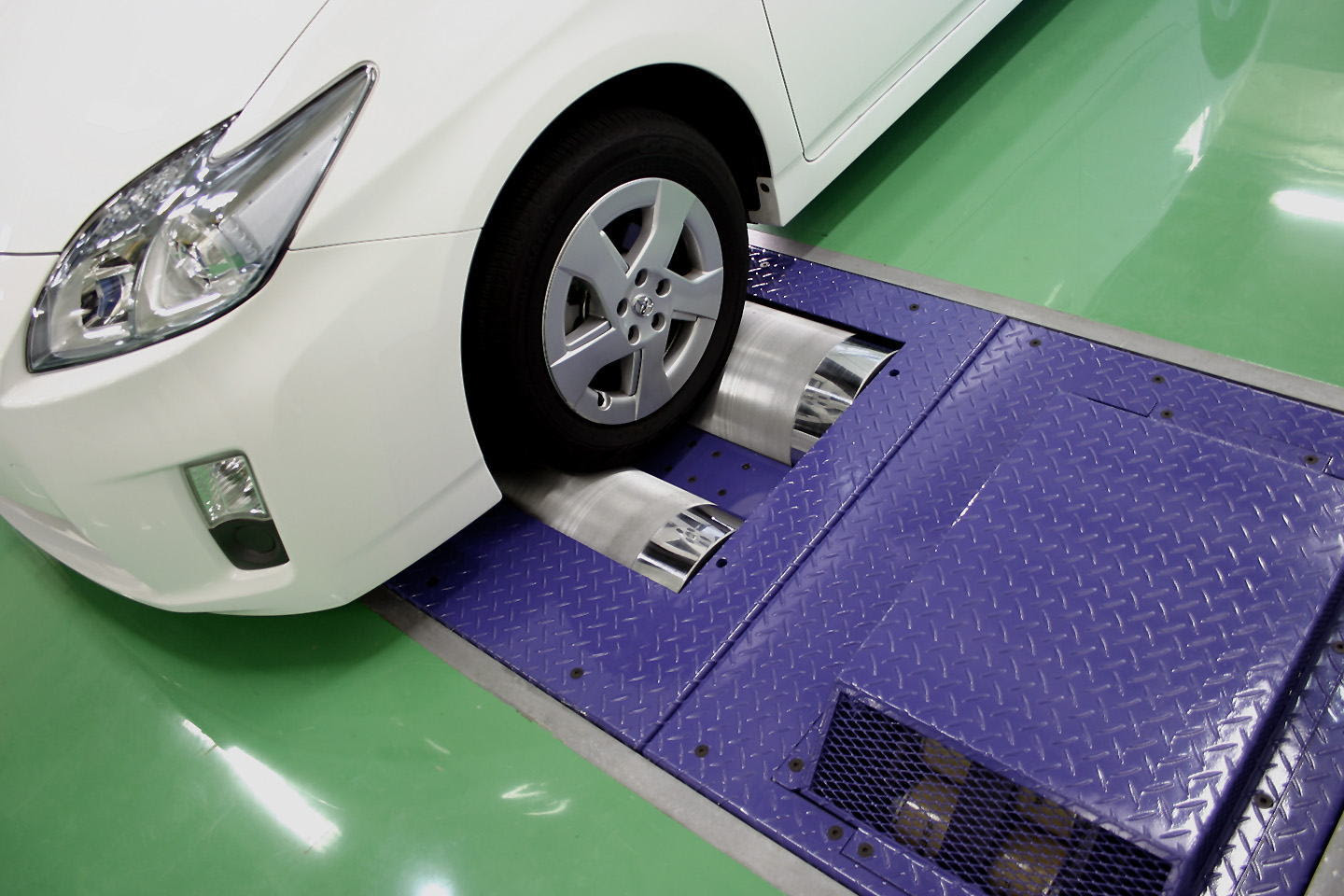 ハイブリッド車の走行シュミレーションや性能テスト及び特性の解析にsdsのシャシーダイナモの導入を Sdsdyno Technical Laboratory Load Unit Page Load Unit Roller Chassis Dynamometers Technical 株式会社sds ローラーシャシーダイナモメーター 製品販売及び研究