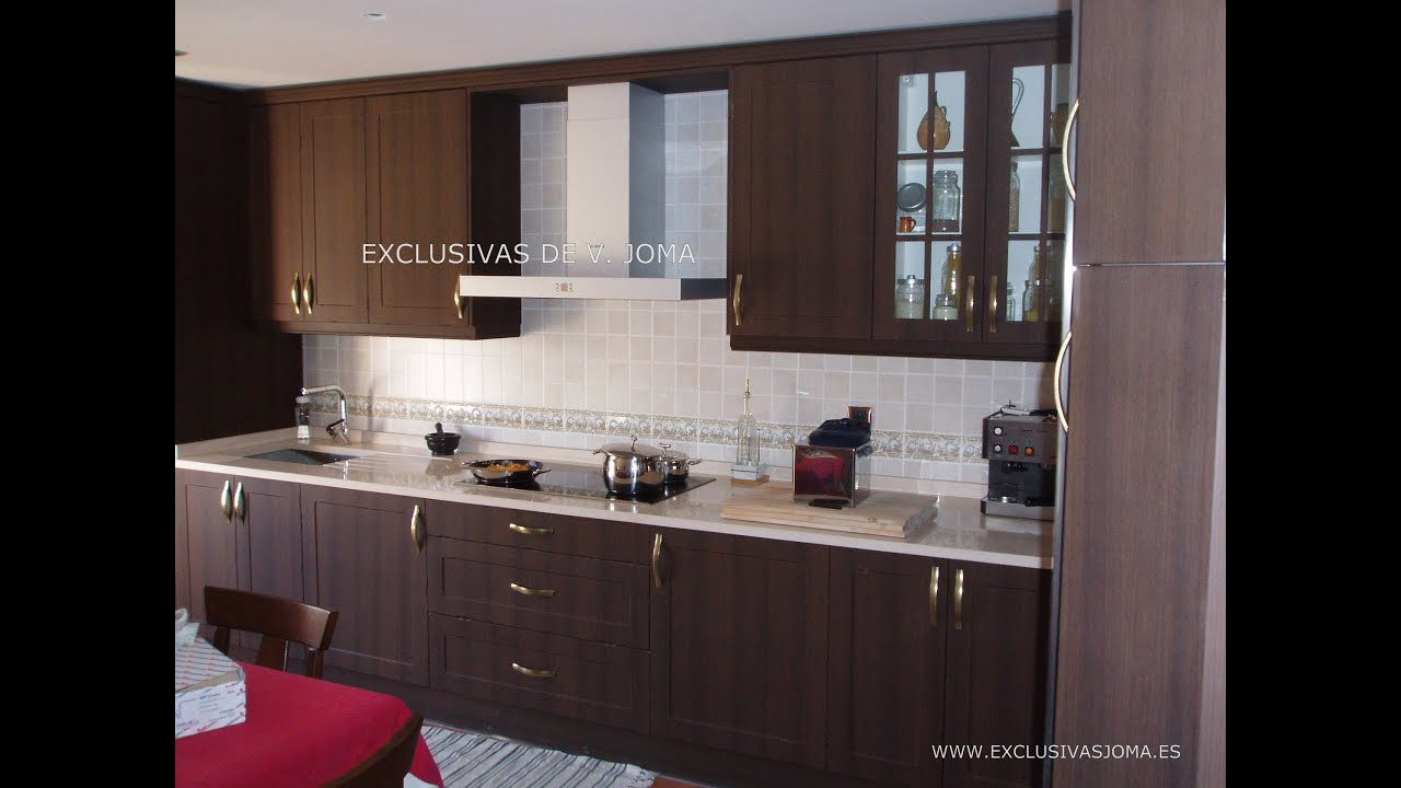 Muebles de cocina en wengue y encimera de Silestone - YouTube