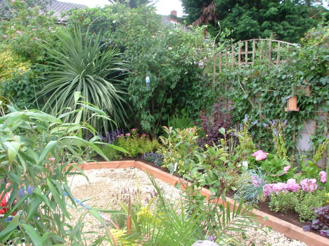 garden design ideas for small gardens photos