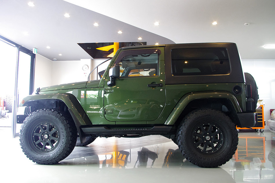 Jeep ラングラー 3ドア サハラ 2インチリフトアップ X Tremeアルミホイール ガレージ ユーズ