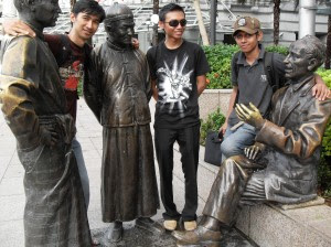 statue