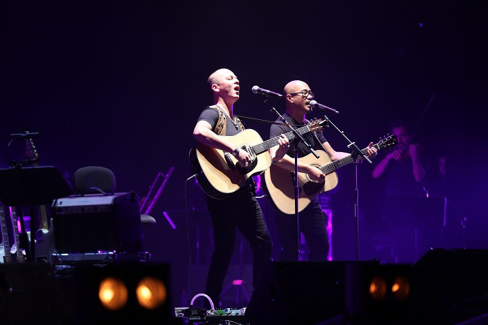 著名歌手帕尔哈提与 吟风弄月王卓共同打造新警察歌曲 光 艾奇影音网