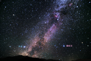 伝統的七夕 彡乗鞍岳の天の川 星空のある風景タイムラプス 三日月ロック