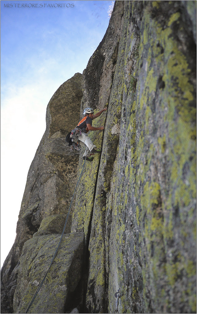 VÍA ADICTAS AL CRONO 400 m MD 6b - PARED DE LA TROCHA DE LAS CAGÁS - TOROZO