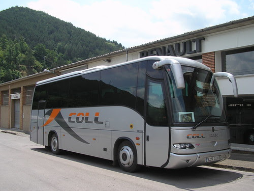 Autocar de l'empresa COLL a Ripoll (GIrona)