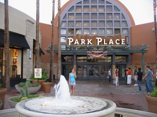 The outside of the mall is more attractive than most.
