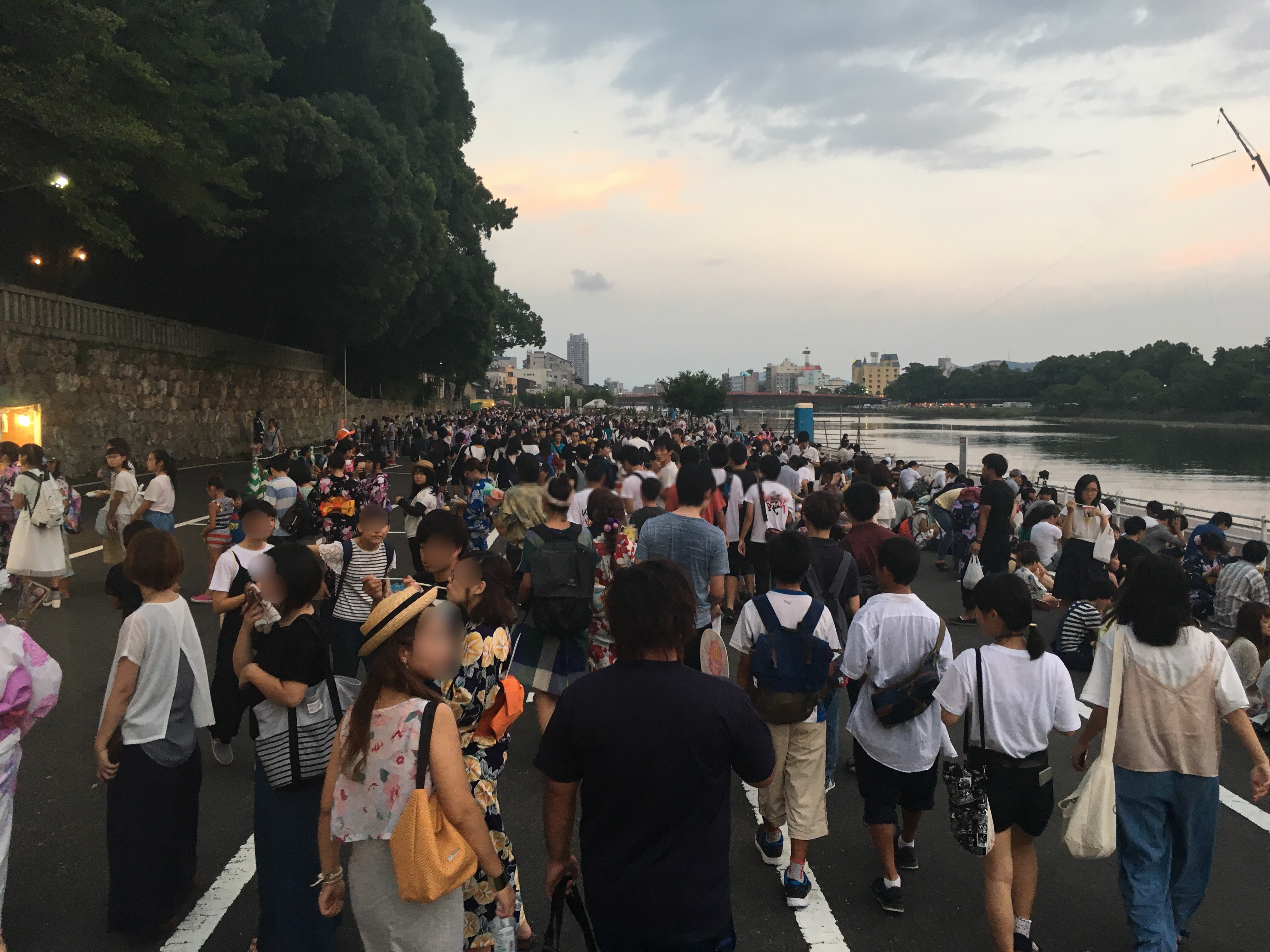 第66回高知市納涼花火大会にて映画監督 安藤桃子さんと国土第一警備保障でコラボレーション 国土第一警備保障株式会社 高知本店