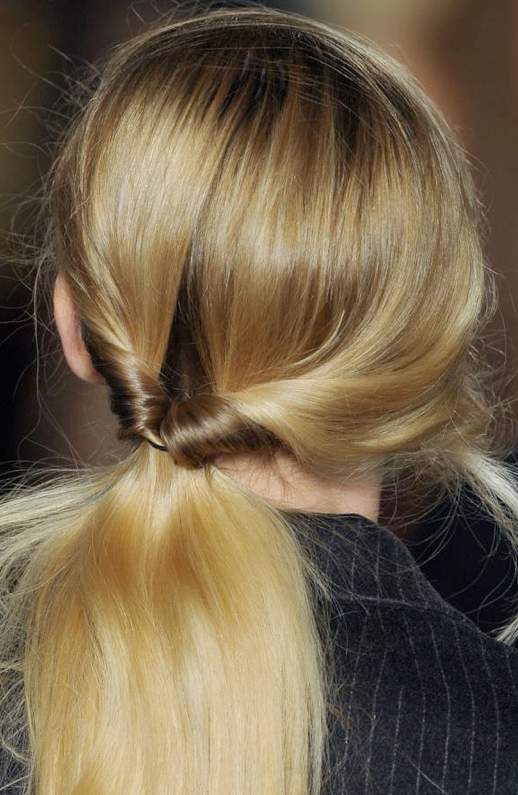  LE FASHION BLOG BEAUTY HAIR LOOPED PONYTAIL ANTONIO MARRAS FW 2013 TOPSY TAIL 90S HAIR LOOP PONYTAIL ROMANTIC EASY HAIR DO WITH NO TIME LOW PONYTAIL HAIR INSPIRATION
