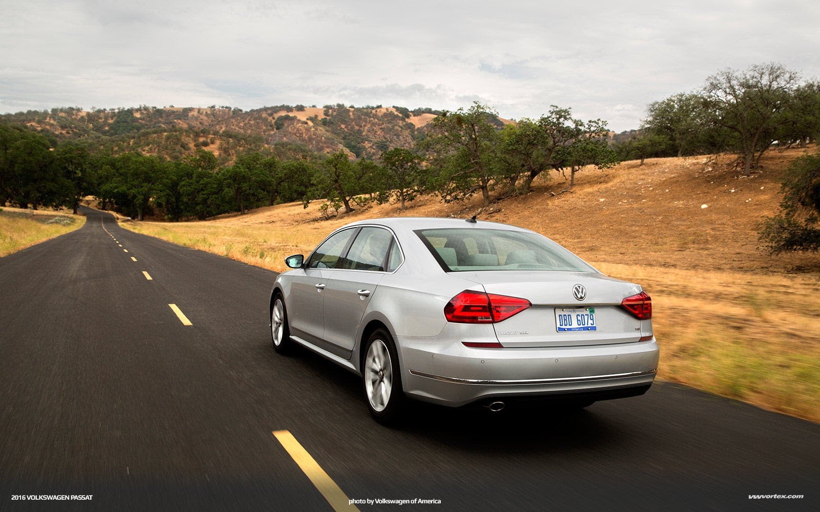 2016-volkswagen-passat-385