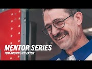 Inilah UTI Automotive Instructor Tom Brown Universal Technical Institute, paling hot!
