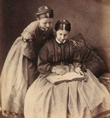 Motheranddaughterreading