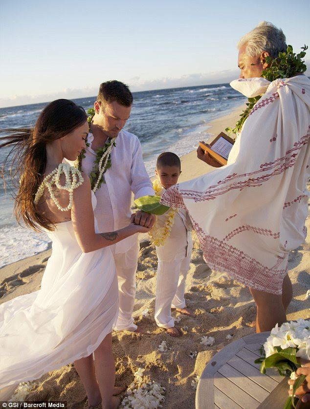 Romantic Beach wedding For Megan Fox and Brian Austin Green » Megan fox 