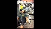 tampax compak Isolated Bicep Curls