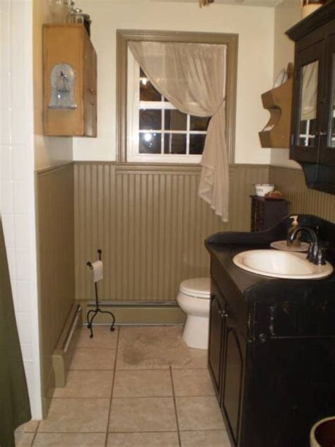 Color, style, and cost are important factors to consider, but you also want a toilet that's comfortable. A Primitive Place ~ Primitive & Colonial Inspired Bathrooms