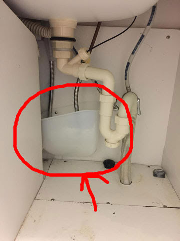 えっ 洗面台の下に水が漏れている その原因とは