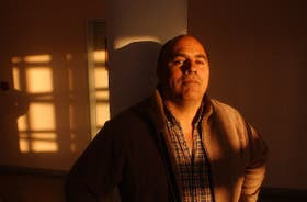 A los 53 años, el "Gordo" Valor aseguró que sólo se arrepiente de haber estado lejos de su familia. "Tengo dinero como para poner un negocio"
