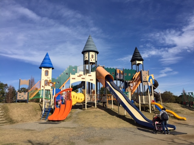子供と遊ぶ 浜松市の遠州難海浜公園は大型遊具に無料のサイクル場