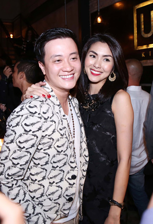 Hình ảnh Tăng Thanh Hà rạng rỡ bên các em chồng số 11