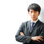 ジャケットのシャツ出しを種類別に解説 後ろがはみ出るのはあり 情熱的にありのままに