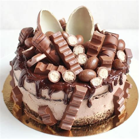 Celebrate this weekend with a moist chocolate cake with nutella ganache and topped with ferrero rocher. Kinder Cake | Torte ohne backen, Kuchen ohne backen