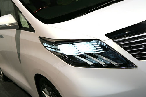 Totoya Alphard 2009 Headlamp