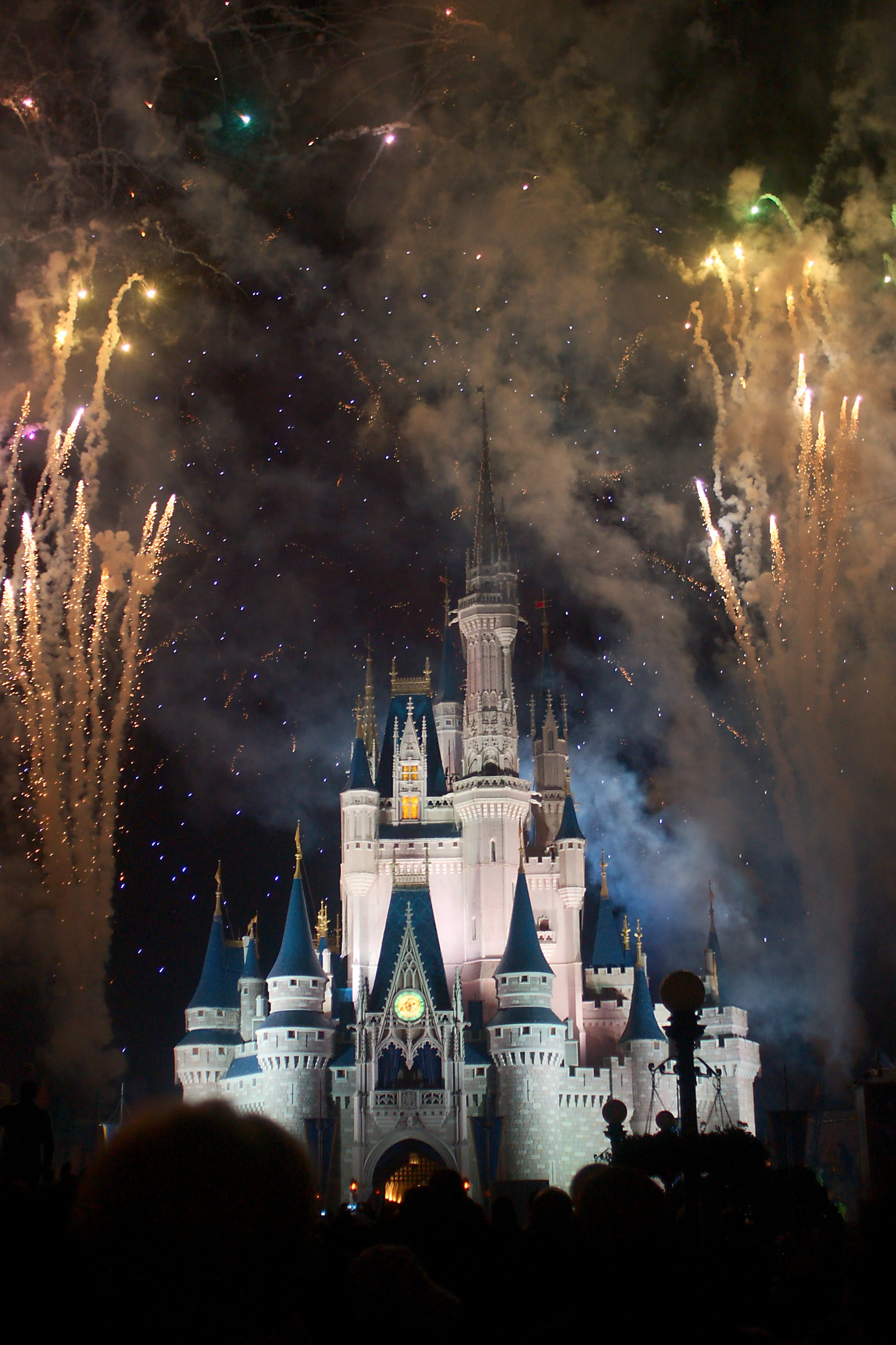 フリー画像 人工風景 建造物 建築物 城 宮殿 マジックキングダム ディズニーランド 夜景 花火 アメリカ風景 フリー素材 画像素材なら 無料 フリー 写真素材のフリーフォト