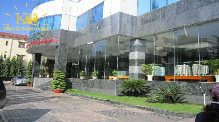 nhìn từ bên ngoài