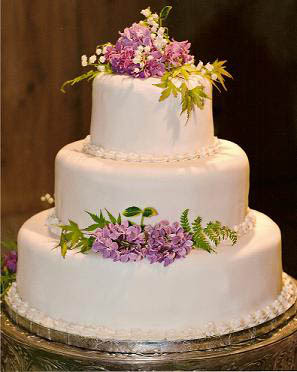 Decorating wedding cakes with fresh flowers questions