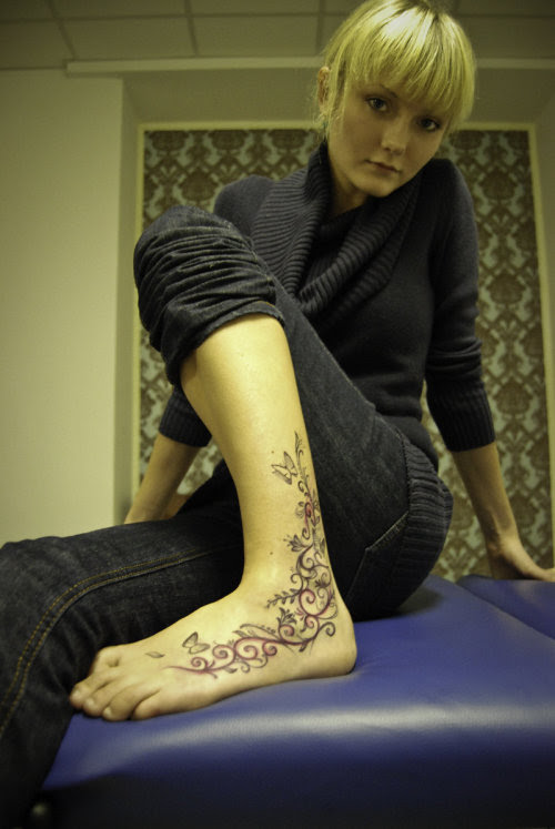 tattooed girl