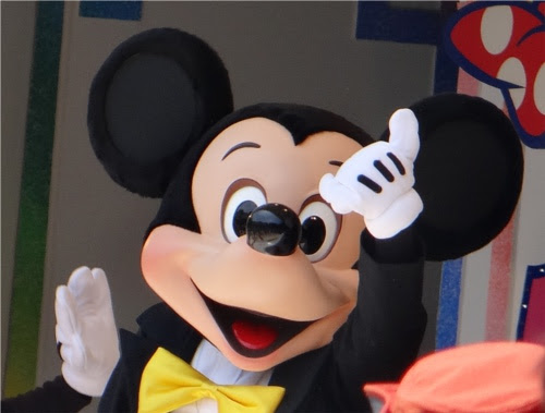 香港ディズニーランドのミッキーの指がなんか変だと話題に ディズニー裏話 雑学 トリビアが2 000話以上 ディズニーブログ じゃみログ