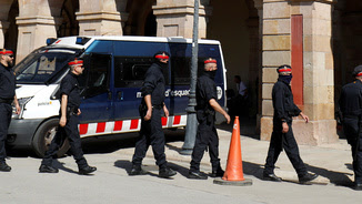 Agents dels Mossos d'Esquadra davant el Parlament de Catalunya