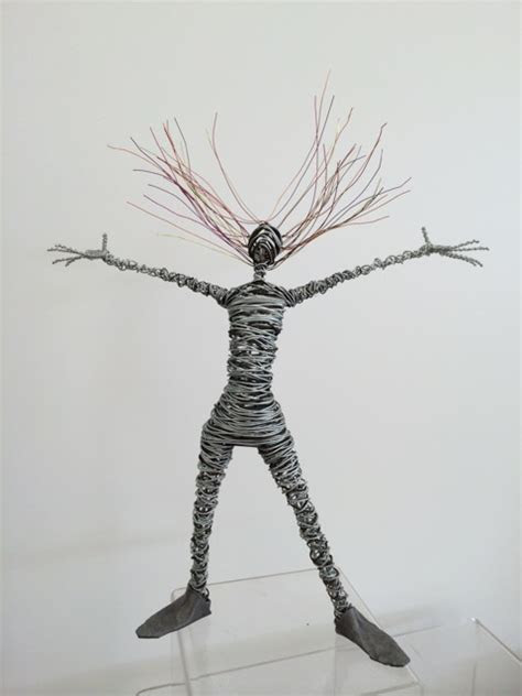 small figures rachel ducker wire sculpture