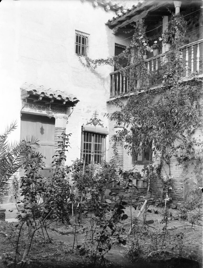 Patio en Toledo en los años 20. Detalle de una Fotografía de Otto Wünderlich. © Fototeca del Patrimonio Histórico
