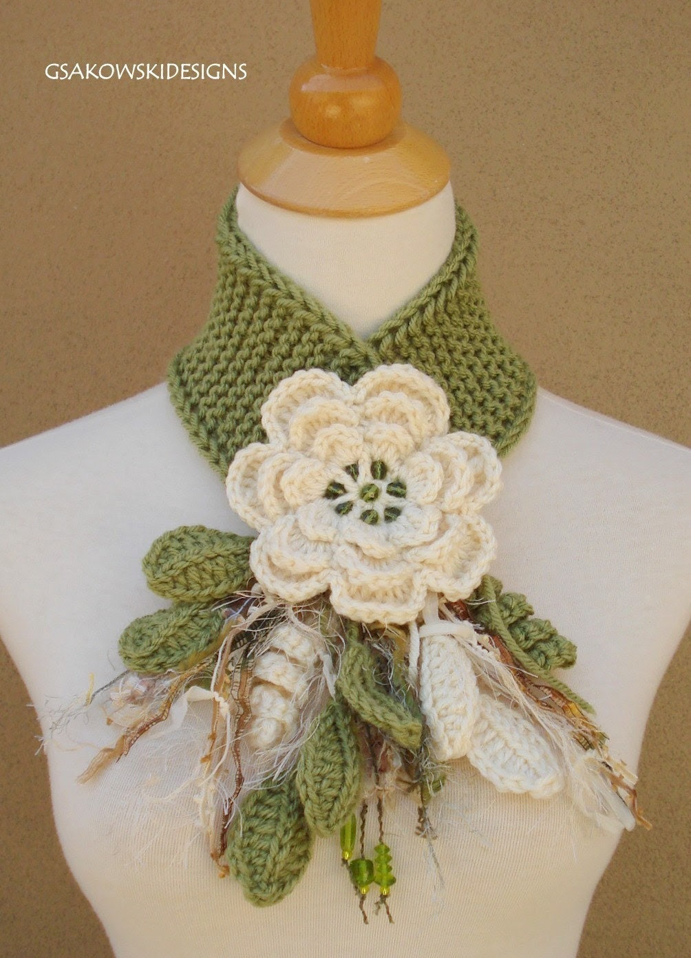 Cream Flower Scarflette