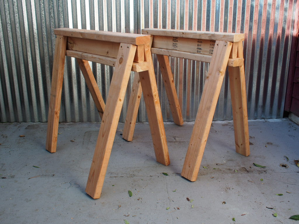 How to Build Stackable Sawhorses