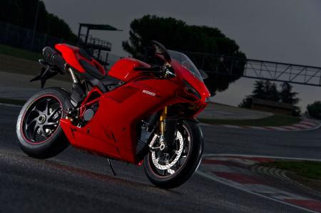 http://www.motorcycle.com/gallery/gallery.php/d/272882-2/2011-Ducati-1198-SP_M3S7829.jpg?g2_GALLERYSID=TMP_SESSION_ID_DI_NOISSES_PMT