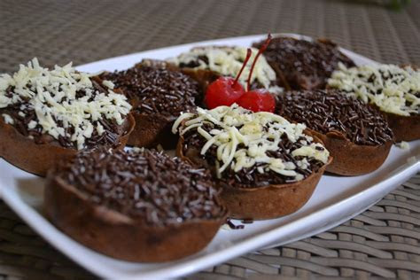 Resep martabak mini bersarang · 125 gram tepung terigu protein sedang · 180 ml air matang · 3 sendok makan margarin · 3 sendok makan gula pasir . Diah Didi's Kitchen: Martabak Brownies