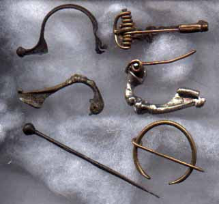 http://www.larp.com/legioxx/fibulae.jpg