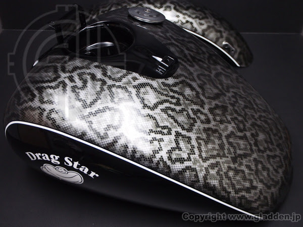 ドラッグスター250 ヘビ柄ペイント カスタムペイント スタジオグラッデン グラッデンの日記