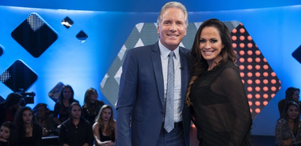 Roberto Justus recebe Núbia Óliiver em seu programa