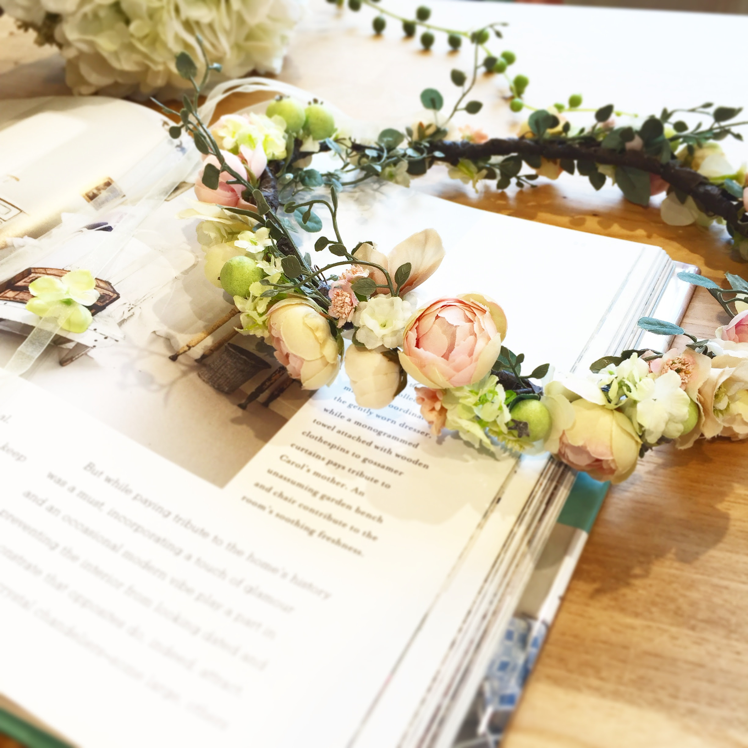 ラフィーユの花かんむり ウェディングドレスはlove Wedding By Dress Holic
