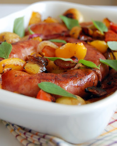 Easy sausage bake / Lingüiças assadas com tomate, pimentão e batata