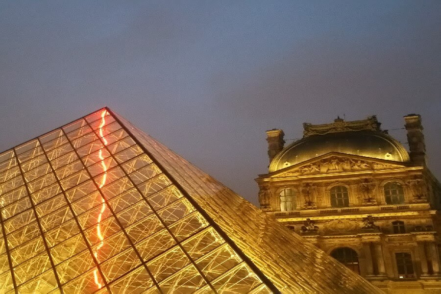 Wedding ring scam in paris