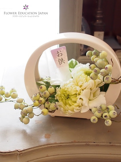 現代のインテリアに合うお洒落な仏花 供花が学べるコースです フラワーエデュケーションジャパン