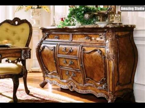 rokoko barock moebel hoelzerne kommode ornamente gelber