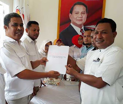 Ambon, Malukupost.com - Lima Bakal Calon Kepala Daerah (Bacalkada) Maluku resmi mengembalikan berkas pendaftaran sebagai Calon Gubernur dan Wakil Gubernur di Sekretariat Partai Gerindra, Kamis (6/7). Lima bacalkada tersebut diantaranya, Bitzael Silvester Temmar, Abdullah Vanath, Jacky Noya, Mozes Rudy F Timisela dan Hendrik Lewerissa.