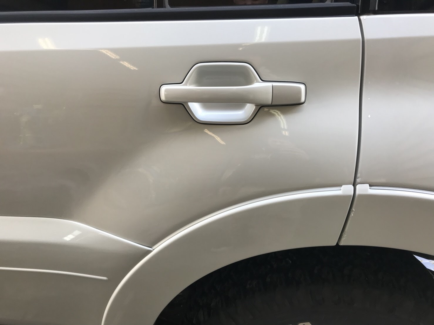 パジェロ リアドア 事故修理 大阪で板金塗装をお考えなら車修理全般に対応するウィズユー豊中緑丘店